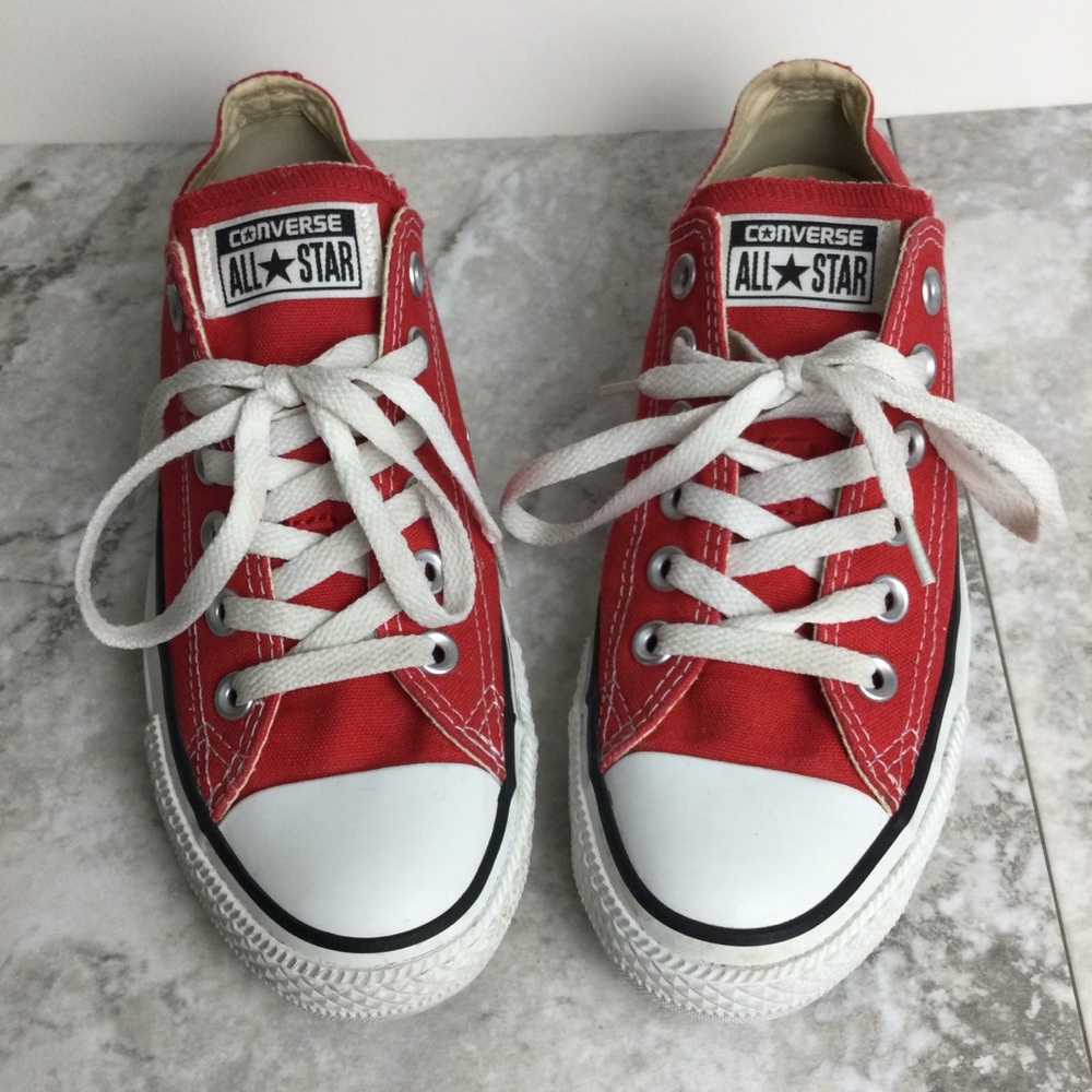 Converse All Star Low Top Sneakers Men’s size 5/Women’s size 7